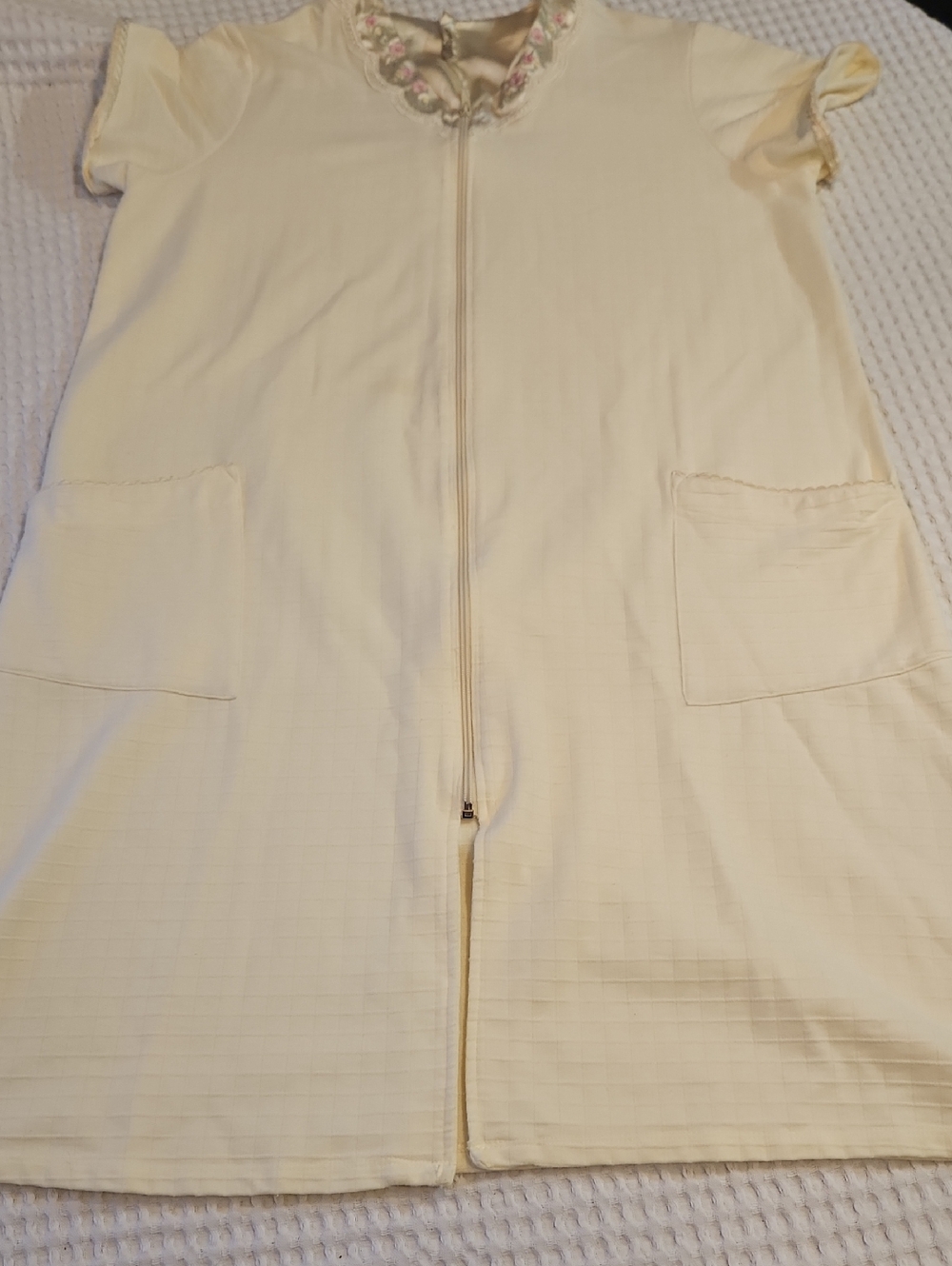 Cream Yellow Zip-Front Nightgown with Floral Trim Sz MED